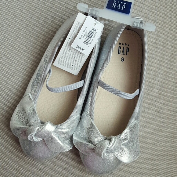 cute silver Baby Gap shoes - Picture 4 of 5